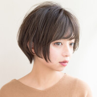 前髪ありのショートヘアで大人かわいくイメチェン大作戦！