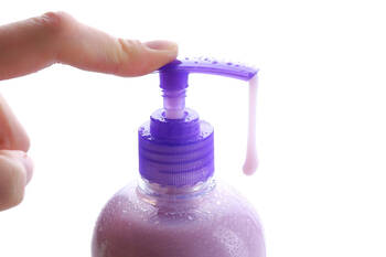 シャンプーの詰め替えで気をつけるべきゾッとする話 正しいやり方 Hair