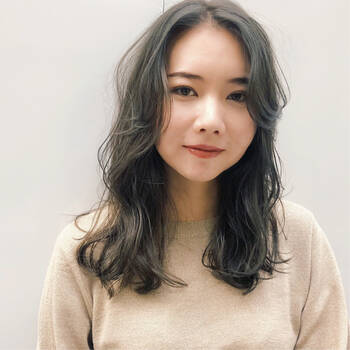 ヘアセットも簡単 ミディアムレイヤーでトレンドヘアに挑戦してみない Hair