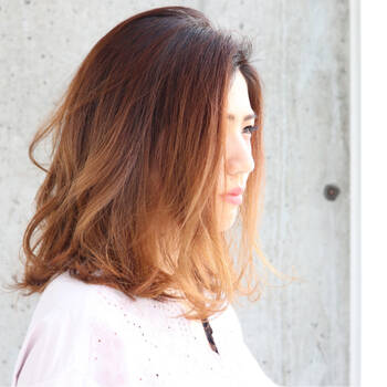 無難なミディアムヘアから卒業 抜け感を した最新ヘア Hair