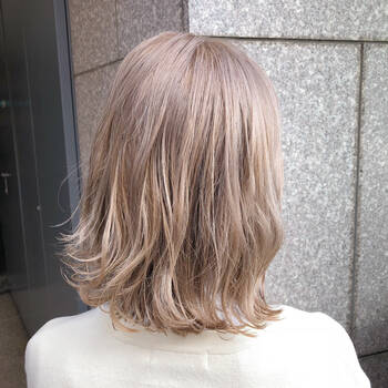 無難なミディアムヘアから卒業 抜け感を した最新ヘア Hair