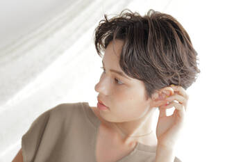 髪にヘアオイルをつけすぎた こんなトラブルを防ぐためのポイントとは Hair 髪にヘアオイルをつけすぎた こんなトラブルを防ぐためのポイントとは Hair