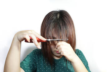 すきばさみでセルフカットが上手に 使い方 おすすめアイテムまでご紹介 Hair