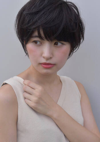保存版 ブルーブラックは色落ち過程も楽しめる 21年夏は透明感抜群の暗髪を楽しむ Hair 保存版 ブルーブラックは色落ち過程も楽しめる 21年夏は透明感抜群の暗髪を楽しむ Hair
