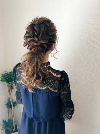 お呼ばれ結婚式で失敗しないアクセサリーのマナー 昼と夜では少し違う Hair