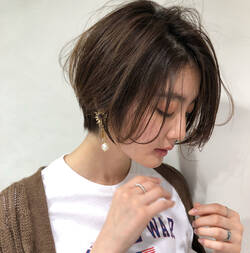 美人顔に近づける髪型 前髪なしの大人ミディアムヘアを要チェック Hair