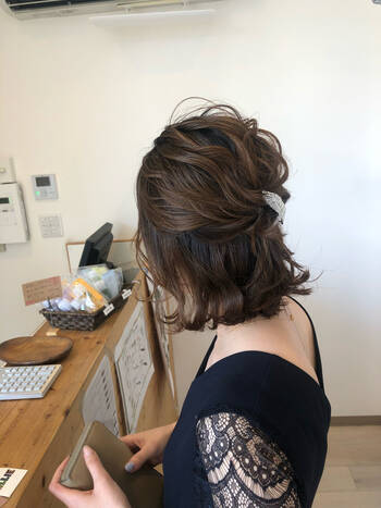 切りっぱなしボブ をさらに可愛くする魔法のヘアアレンジを紹介 Hair