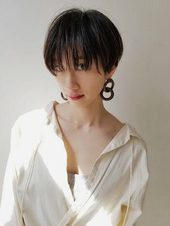黒髪ベリーショートで圧倒的オーラを放つ おしゃれな魅力を解説 Hair