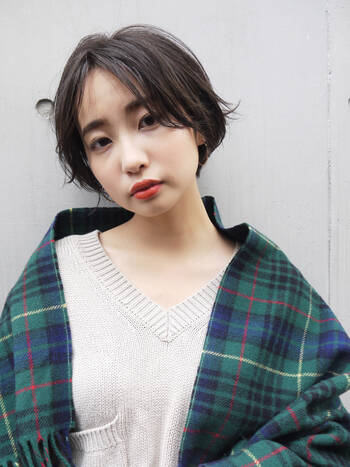 センターパートでショートヘアを大人可愛く 前髪あり なしでもできる似合わせヘア Hair