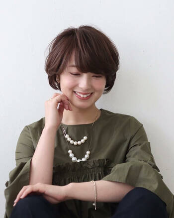 ダークブラウンなら髪色を明るくできない人でも 悪目立ちしないおしゃれヘアカラー Hair ダークブラウンなら髪色を明るくできない人でも 悪目立ちしないおしゃれヘアカラー Hair