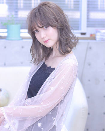 ミディアムウルフがトレンド 伸ばしかけの人にもおすすめなスタイルカタログ集 Hair ミディアムウルフがトレンド 伸ばしかけの人にもおすすめなスタイルカタログ集 Hair