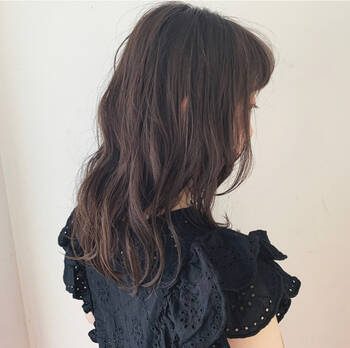 保存版 黒染めしたくない時におすすめ オフィスや学校もokなオシャレ暗髪スタイル Hair