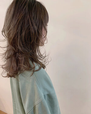 旬のウルフパーマが人気 大人女子のおしゃれなヘアアレンジ Hair