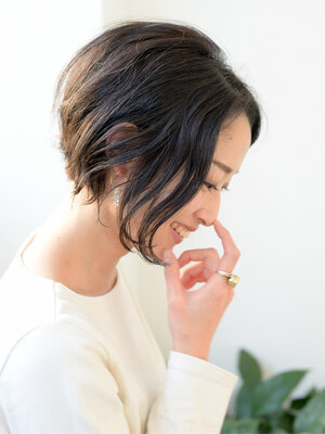 21年夏 前下がりショートボブの髪型 ヘアアレンジ 前髪あり なしどっち派 Hair