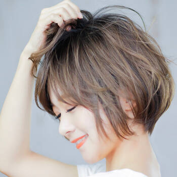 ばっさりイメチェン エアリーショートでふわふわフェミニンヘア Hair ばっさりイメチェン エアリーショートでふわふわフェミニンヘア Hair