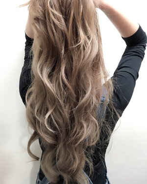 プラチナブロンド とは 垢抜けが叶う外国人風のオシャレヘアを解説 Hair