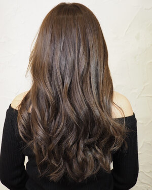 保存版 水パーマで潤ツヤ弾力のカールが叶う デジタルパーマとの違いも解説 Hair