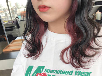 インナーカラーでクールにおしゃれ レッド系カラーで個性を出そう Hair