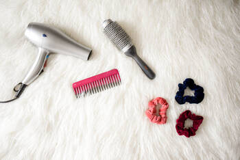 髪にヘアオイルをつけすぎた こんなトラブルを防ぐためのポイントとは Hair 髪にヘアオイルをつけすぎた こんなトラブルを防ぐためのポイントとは Hair