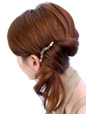 ヘアコームでまとめ髪をレベルアップ つけでるだけでオシャレ上級者に Hair