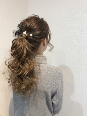 ヘアコームの使い方とおすすめヘアアレンジを紹介 モテ髪型も簡単に Hair ヘアコームの使い方とおすすめヘアアレンジを紹介 モテ髪型も簡単に Hair