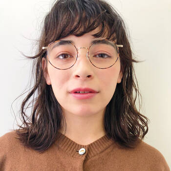 ミディアムヘア 髪の量が多いとお悩みの人におすすめ アレンジ次第でパーマもできる Hair