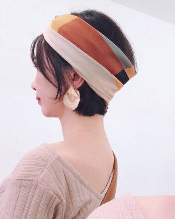 今すぐ出来ちゃう ヘアバンドを使った簡単おしゃれなヘアアレンジ Hair