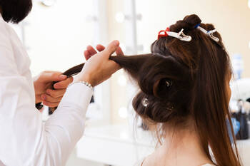 ヘアスプレータイプのカラー剤の使い方 ムラなくキレイに染めるコツ Hair