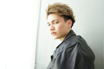 メンズ デコ出しヘアスタイル紹介 似合う男性の特徴って Hair