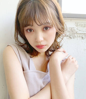 ミディアムヘア パーマのこなれヘア6選 顔型別の似合わせ方も Hair