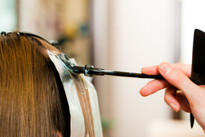 保存版 毛先だけブリーチするときの料金は セルフの染め方も紹介 Hair