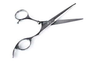 保存版 簡単セルフカットで女性らしいヘアスタイルが作れる 失敗しないコツは Hair