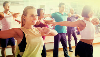 ダンスのイベントにおすすめの髪型 人の目を引くダンサーヘア12選 Hair