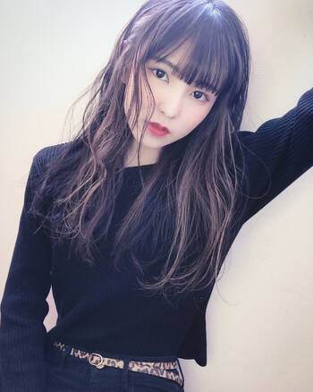 チラ見せしたくなっちゃうおしゃれなインナーカラーはグレーで決まり Hair
