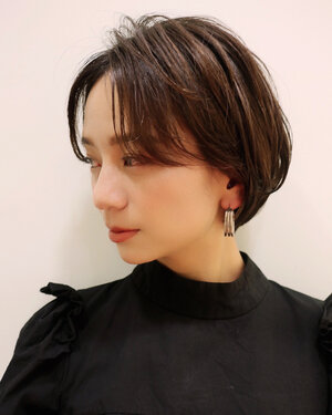 ショートはかきあげ前髪で大人っぽくなる 上品見せできる素敵スタイル Hair