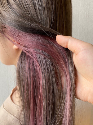 おしゃれと話題のイヤリングカラーって 魅力とおすすめカラーに迫る Hair