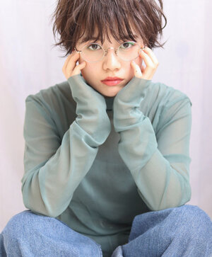 メガネに似合う髪型の特徴 フレームタイプ別のヘアカタログ Hair