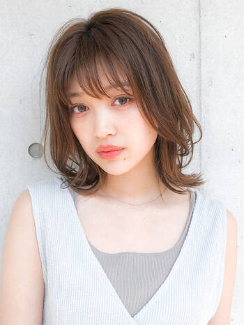 鎖骨あたりで髪がハネるのはナゼ 対処法とおすすめスタイリングを紹介 Hair