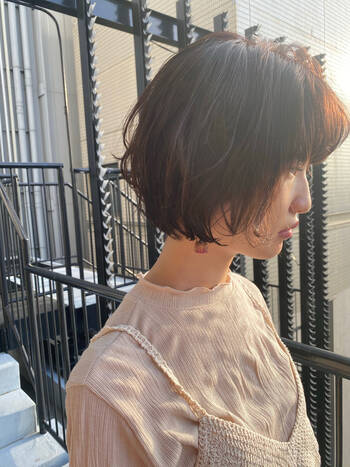 レイヤーショートで立体ヘアに変身 おしゃれ女子に人気のヘアカタ特集 Hair