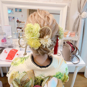 保存版 カラー別 色振袖に合う髪型15選 インナーカラーやグラデーションも Hair