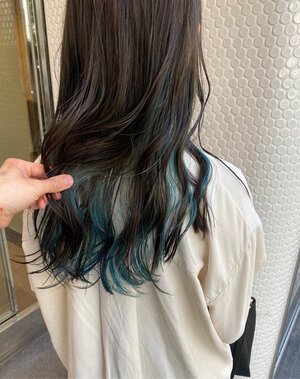青のインナーカラー特集 人気のブルー系ヘアカラーは暗髪と相性バツグン Hair
