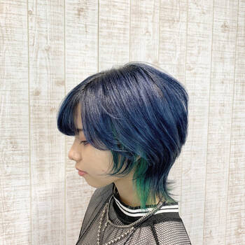 小顔効果も期待できちゃう ミディアムヘアハイレイヤースタイル Hair