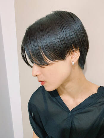 大人な 重めマッシュ でナチュラルな抜け感を演出 ヘアカタ18選 Hair