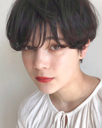 大人な 重めマッシュ でナチュラルな抜け感を演出 ヘアカタ18選 Hair