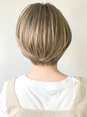 ゴールドアッシュは品良く仕上がるハイトーンカラー ヘアスタイルをご紹介 Hair