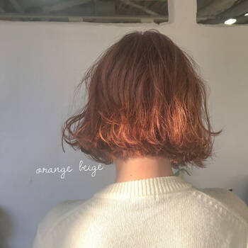 サーモンピンクのヘアカラーが大人可愛い レングス別スタイル一覧 Hair