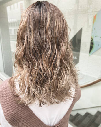 外国人風ハイトーンカラーの最新トレンド 憧れのこなれ美人になろ Hair