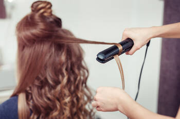 保存版 コテを使ったショートの巻き方 パーマなしでも5分で垢抜け Hair 保存版 コテを使ったショートの巻き方 パーマなしでも5分で垢抜け Hair