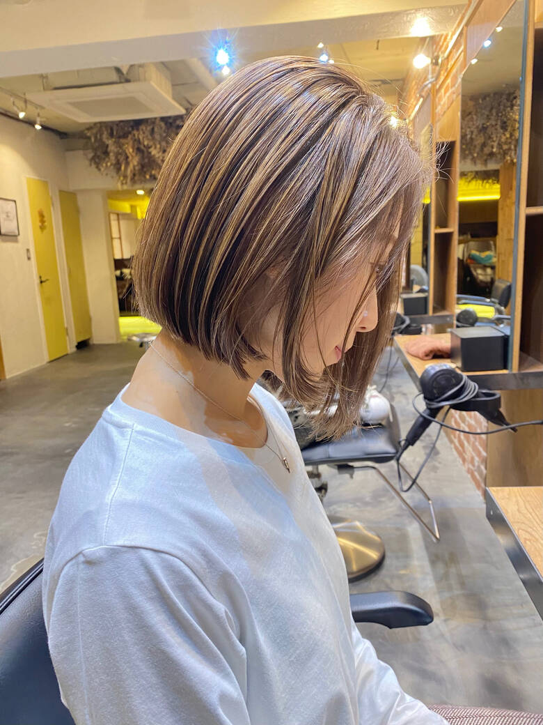 ミルクティーベージュ ボブ ナチュラル ハイライト シェアサロンsalowin 槙山ユースケ フリーランス美容師 明治神宮前原宿 Hair