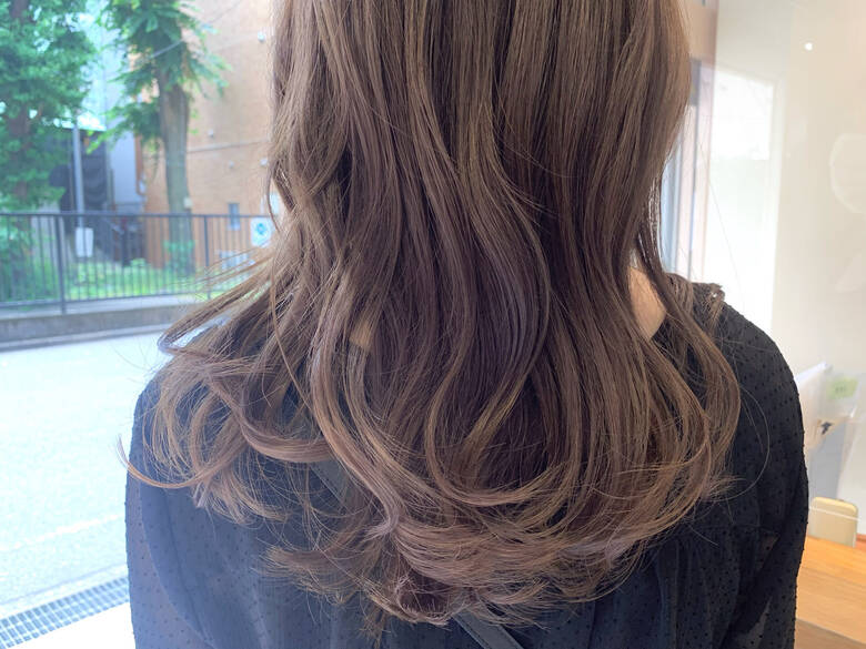 ロング ラベンダーカラー エレガント ミルクティーベージュ Un Nuage 足達春香 Hair